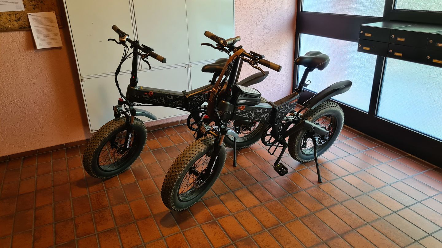 electric cruiser bicycle Micargi Cyclone Fat Tire Beach Cruiser Electric Bike main image 1